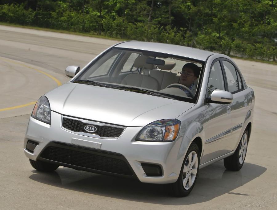  Kia Rio 2010 года  (фото 12 из 21)